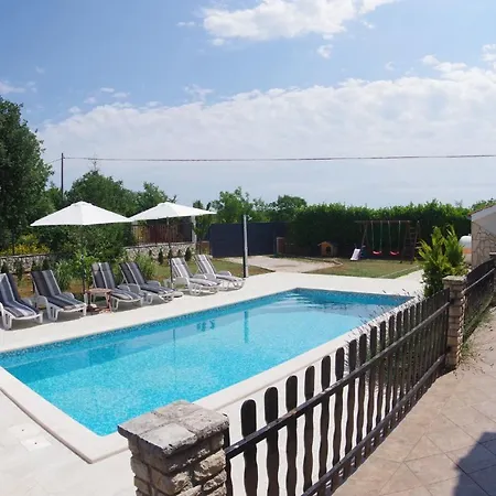 House Nadia, Village Sveti Kirin