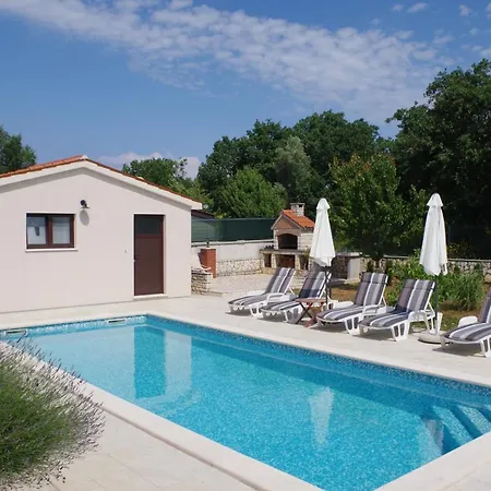 House Nadia, Village Sveti Kirin